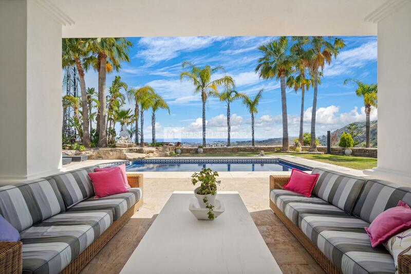 Villa for sale in Benahavis, Málaga