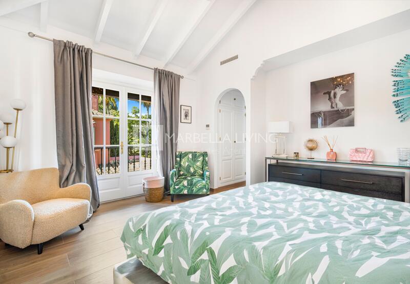 6 bedroom Villa for sale
