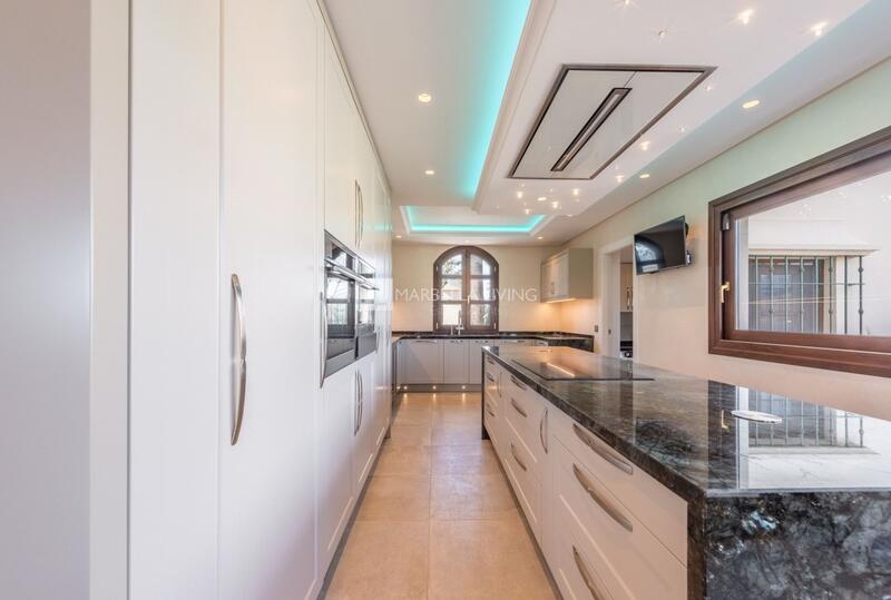 6 bedroom Villa for sale