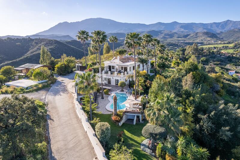 6 bedroom Villa for sale