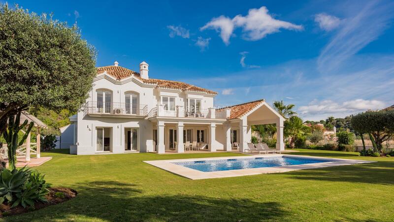 Villa for sale in Benahavis, Málaga