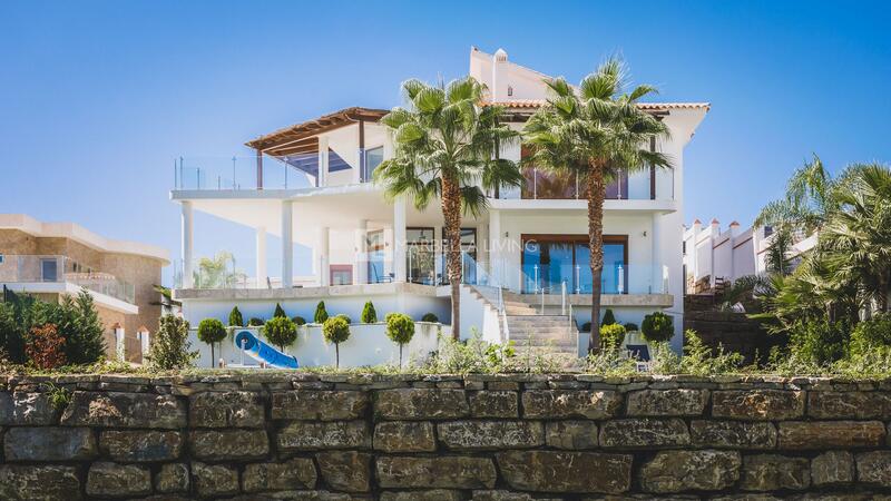 Villa for sale in Benahavis, Málaga