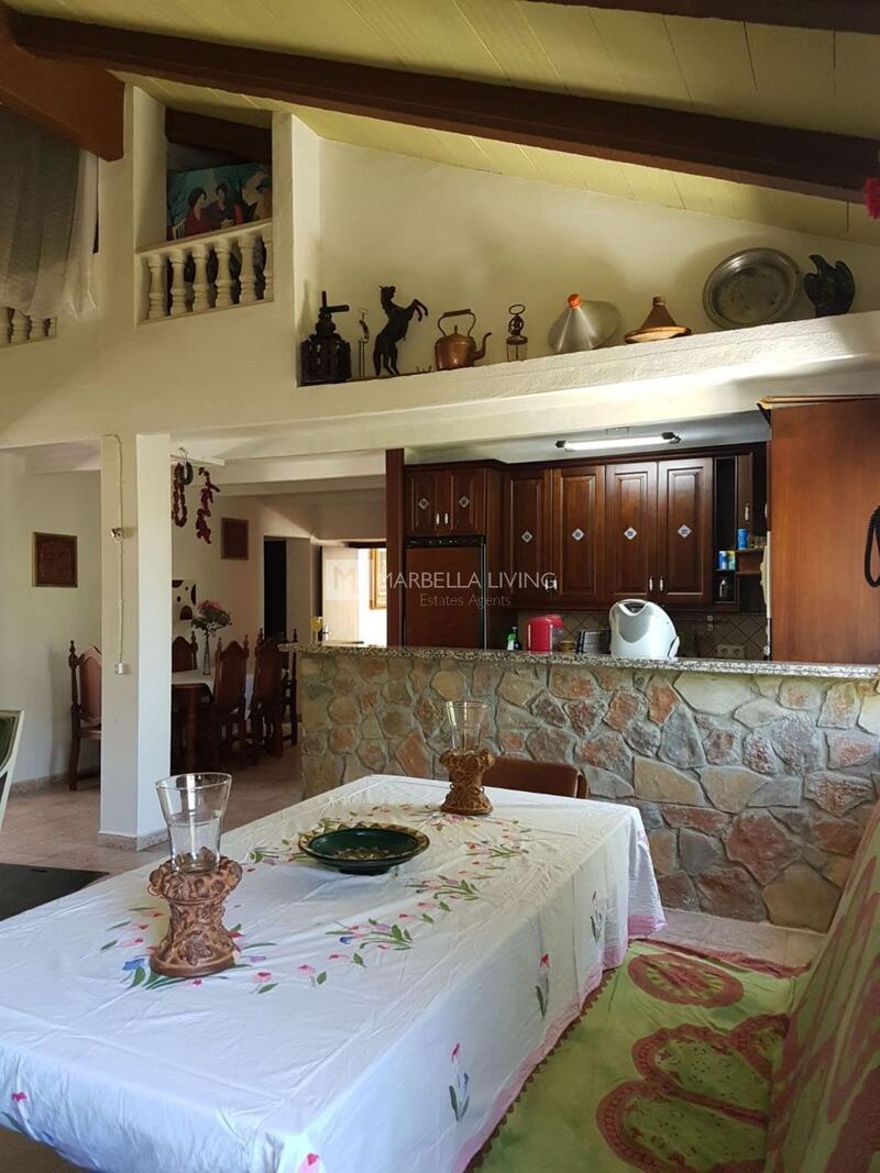 6 bedroom Country House for sale