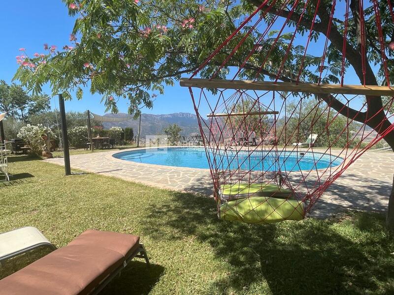 6 bedroom Country House for sale
