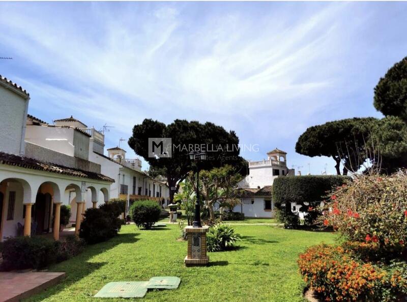 Cave House for sale in Marbella del Este, Málaga