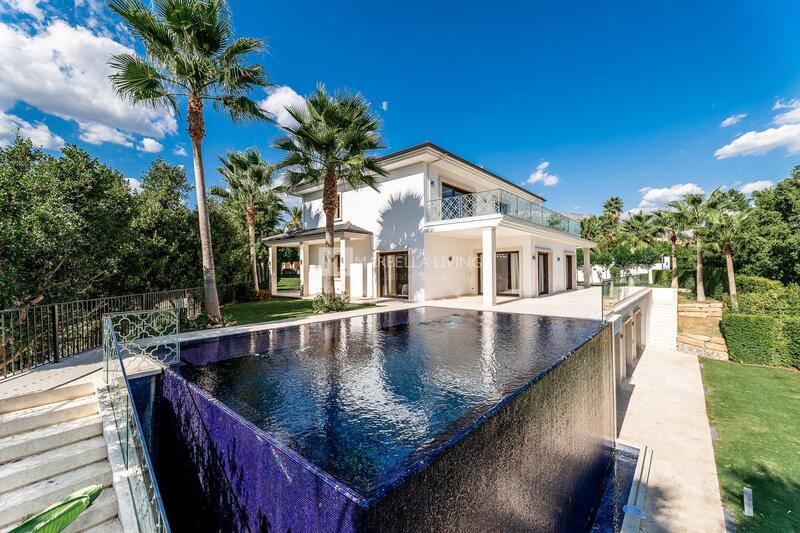 Villa til salg i Nueva Andalucia, Málaga