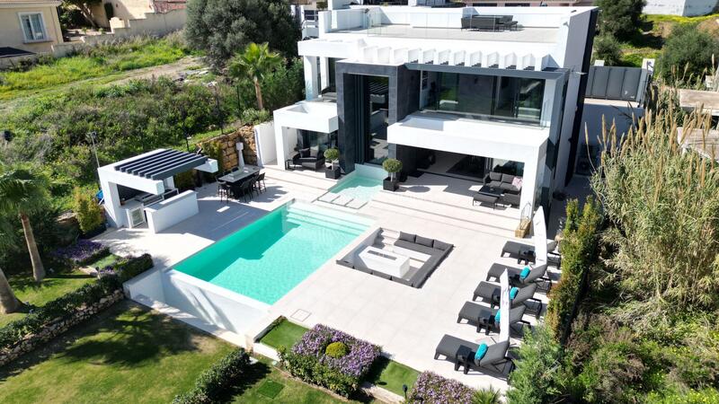 Villa til salg i Estepona, Málaga