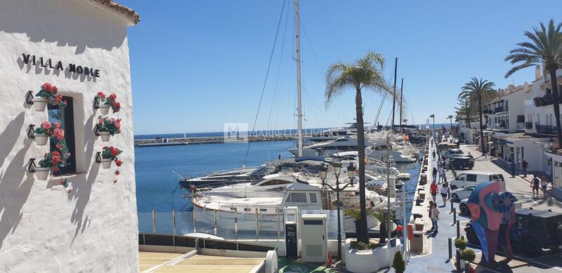 Erhvervsejendom til salg i Puerto Banus, Málaga