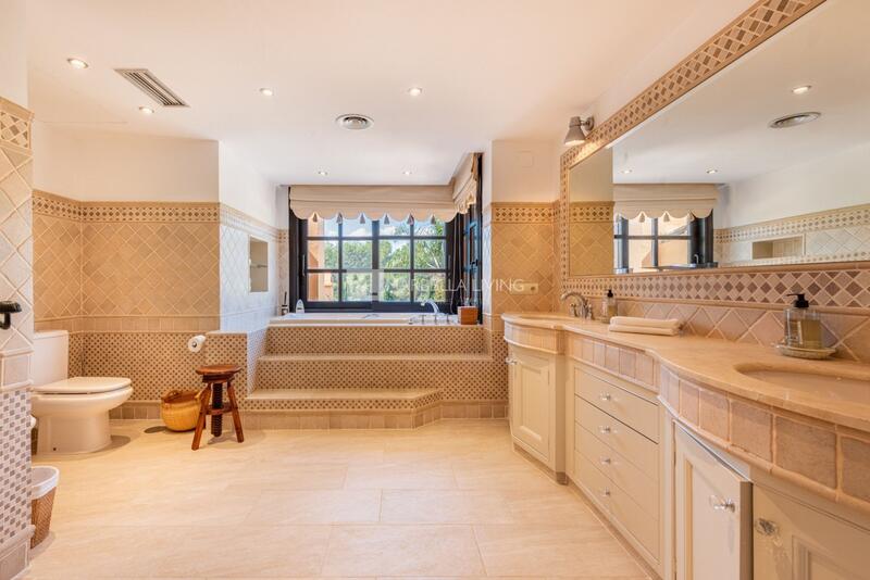 4 bedroom Villa for sale