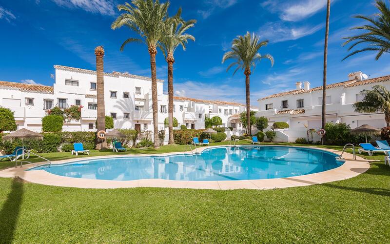 Adosado en venta en Nueva Andalucia, Málaga
