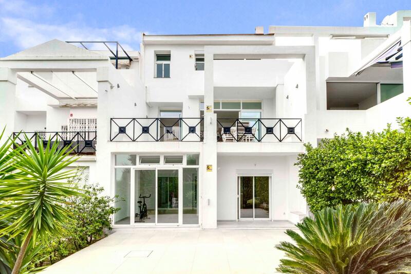 Townhouse for sale in Benahavis, Málaga