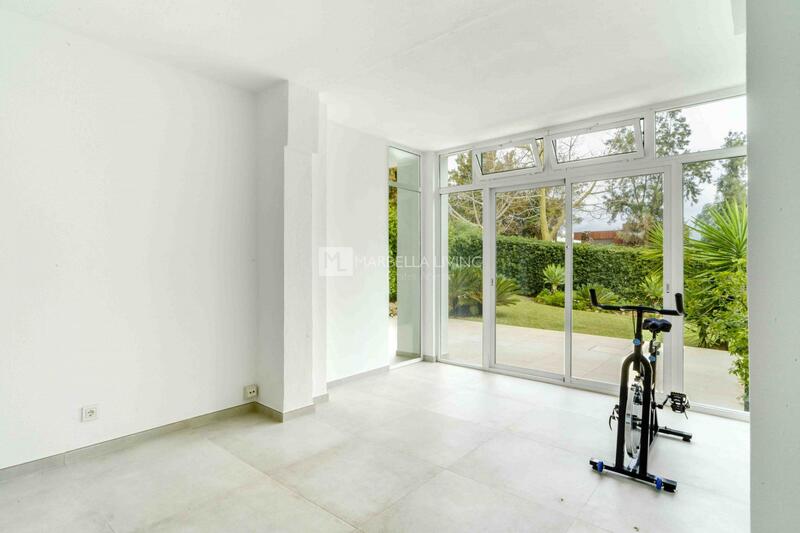 5 bedroom Townhouse for sale