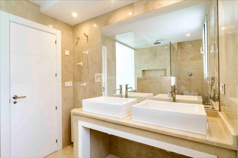 5 bedroom Townhouse for sale