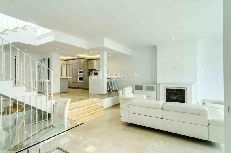 5 bedroom Townhouse for sale