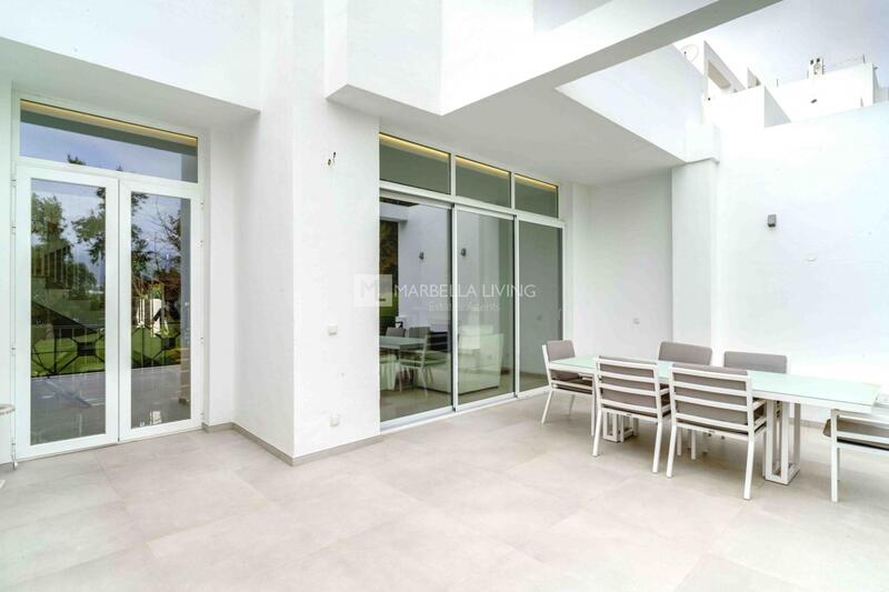 5 bedroom Townhouse for sale