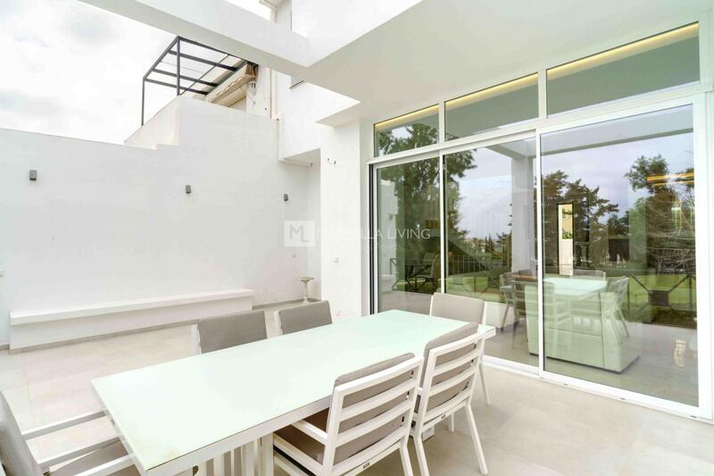 5 bedroom Townhouse for sale