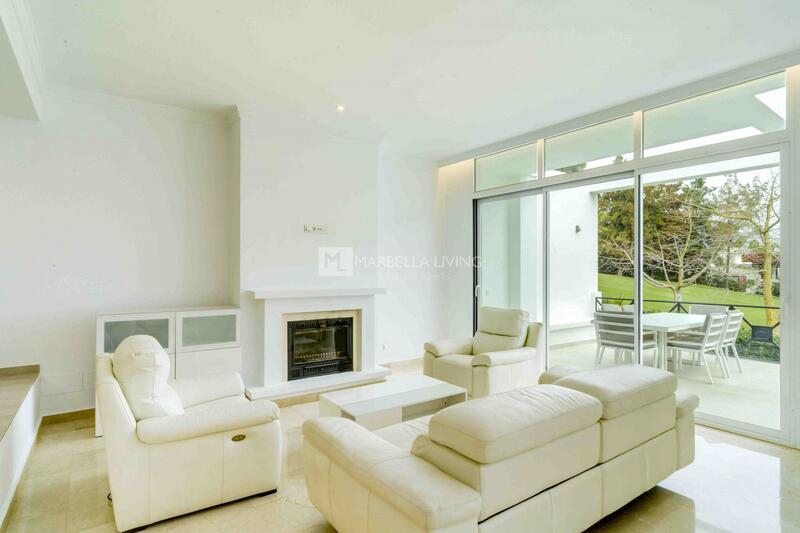 5 bedroom Townhouse for sale