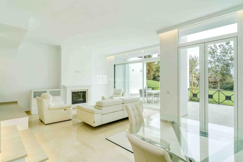 5 bedroom Townhouse for sale