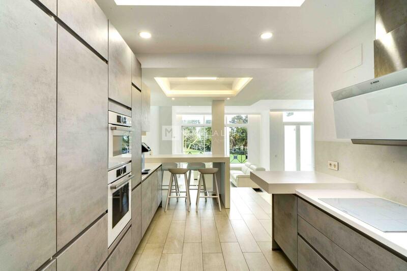 5 bedroom Townhouse for sale