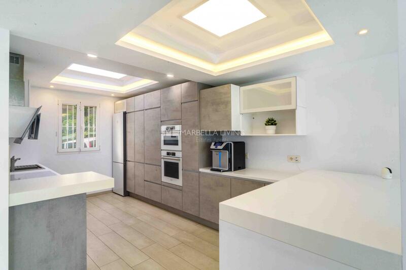 5 bedroom Townhouse for sale