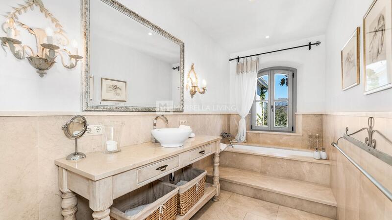 6 bedroom Villa for sale
