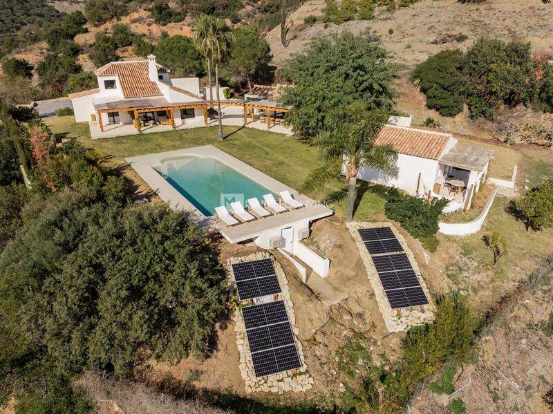 Villa til salg i Estepona, Málaga