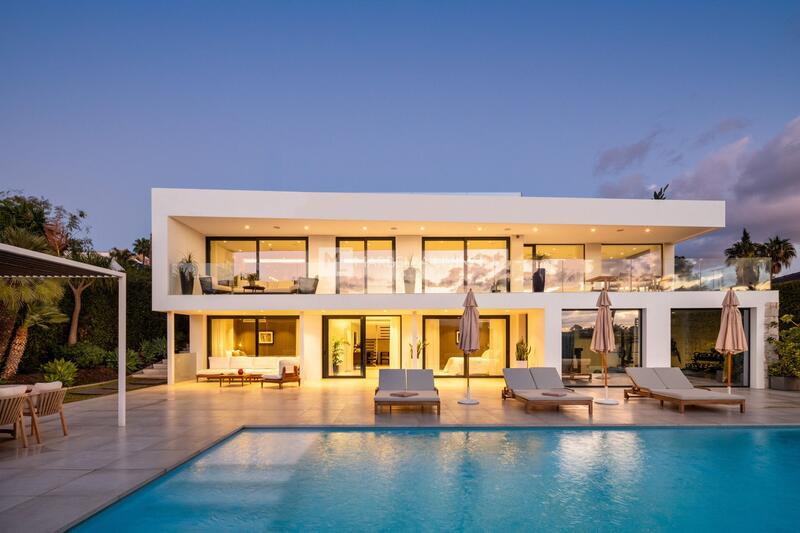 Villa for sale in Nueva Andalucia, Málaga