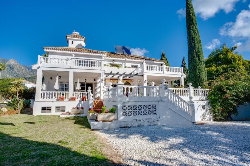 6 Cuarto Villa en venta