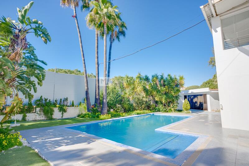 8 Cuarto Villa en venta