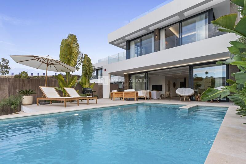 Villa Te koop in Estepona, Málaga