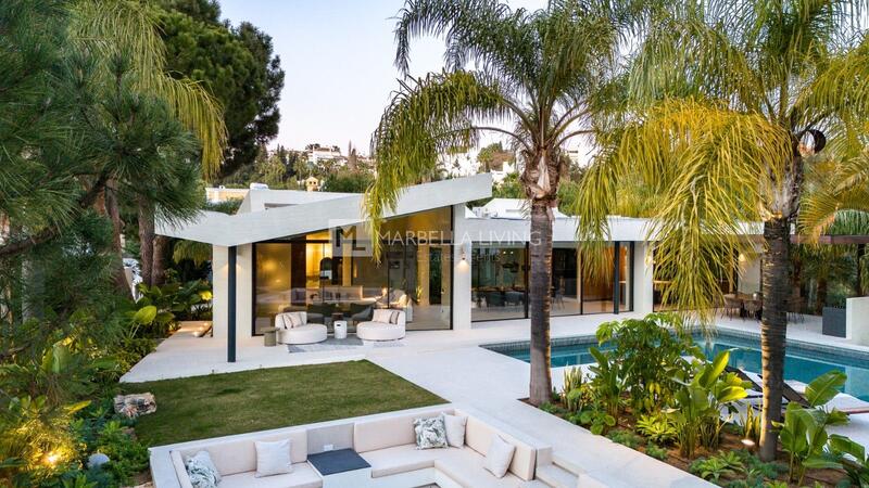 Villa for sale in Marbella del Este, Málaga