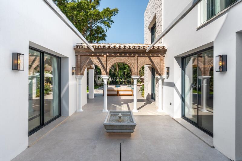5 bedroom Villa for sale