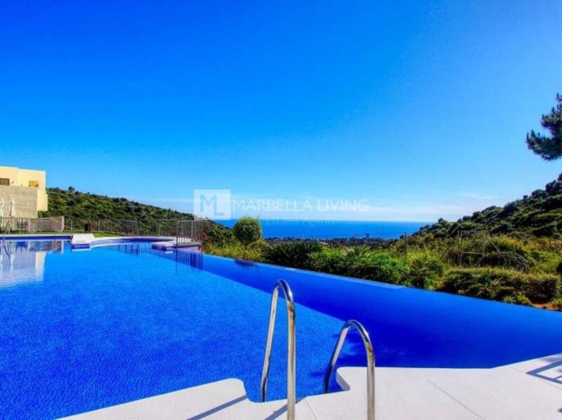 Duplex for sale in Marbella del Este, Málaga