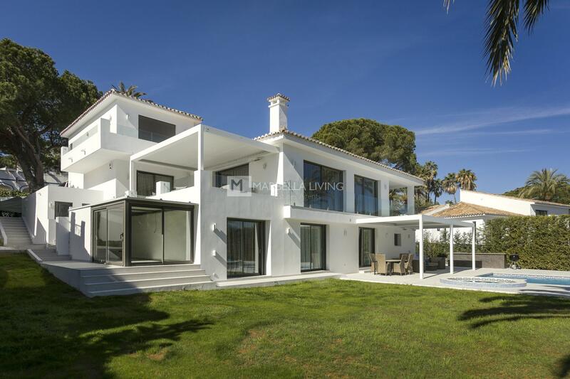 Villa for sale in Nueva Andalucia, Málaga