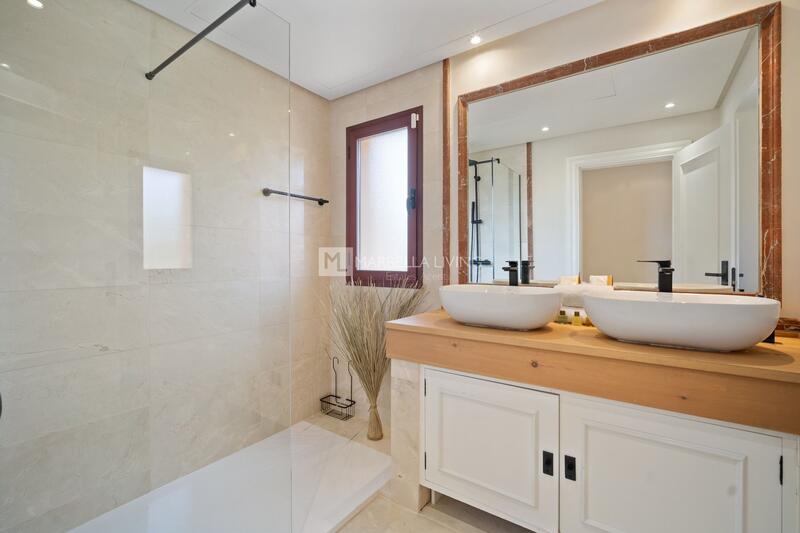 5 bedroom Villa for sale