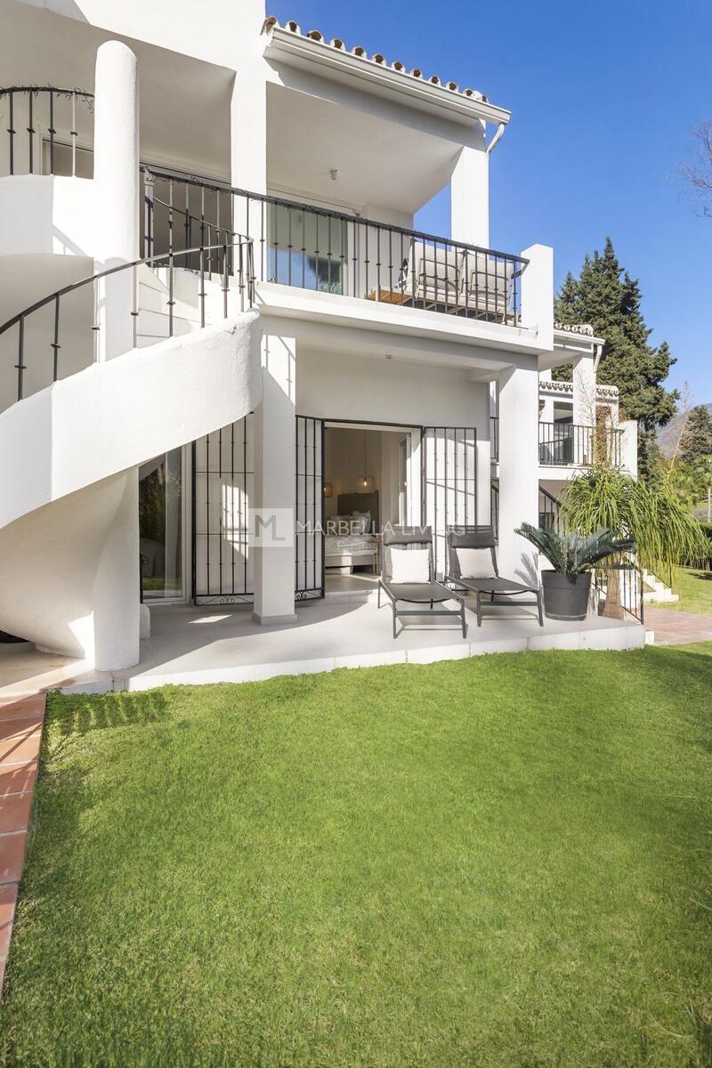 4 bedroom Townhouse for sale