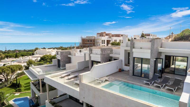 Townhouse for sale in Marbella del Este, Málaga