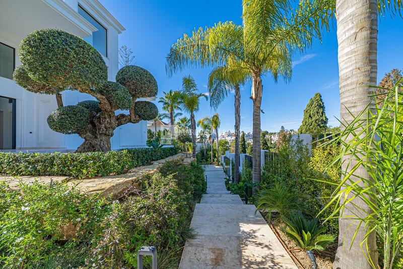 6 bedroom Villa for sale