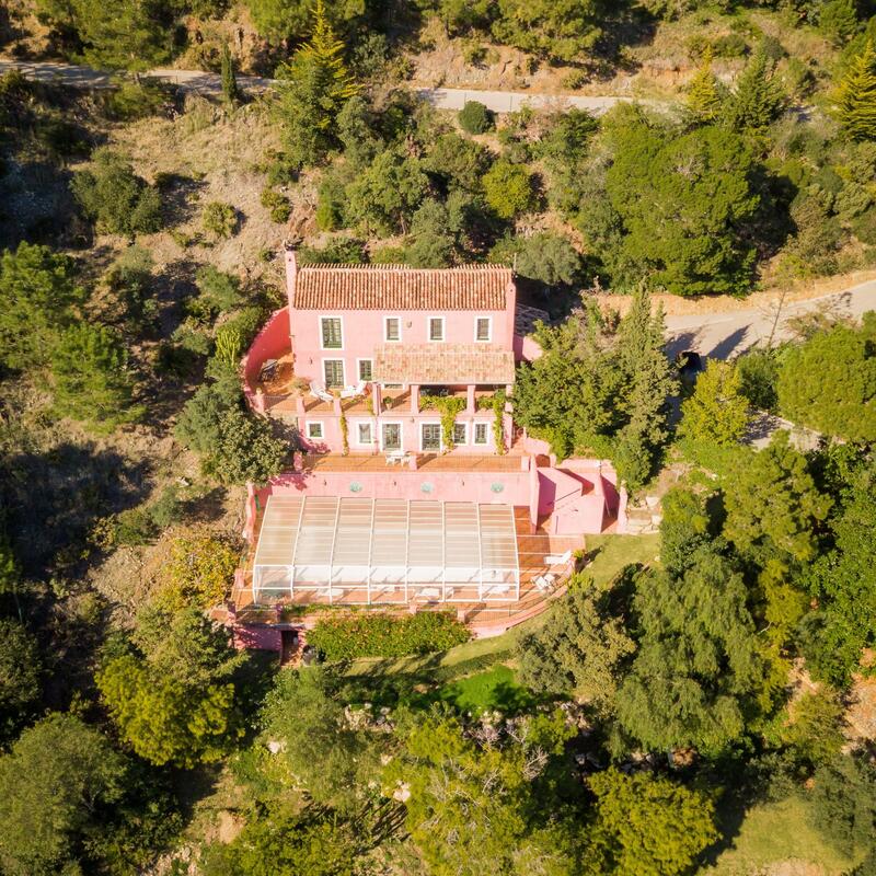 9 bedroom Villa for sale