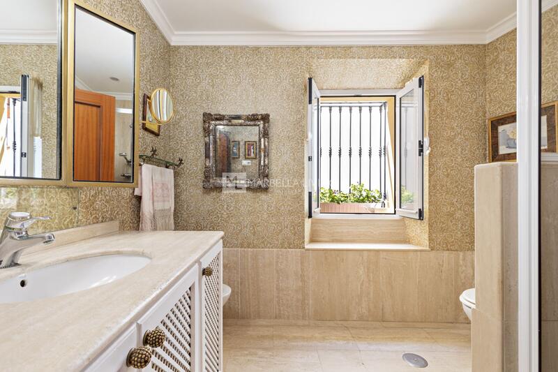 4 slaapkamer Gezinswoning Te koop