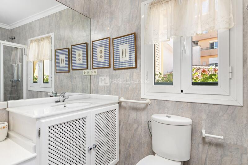 4 slaapkamer Gezinswoning Te koop