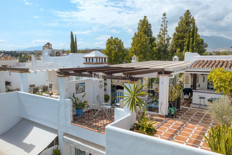 Duplex for sale in Puerto Banus, Málaga