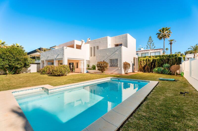 6 Cuarto Villa en venta