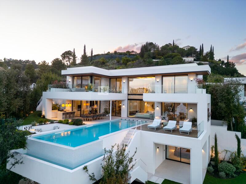 Villa for sale in Benahavis, Málaga