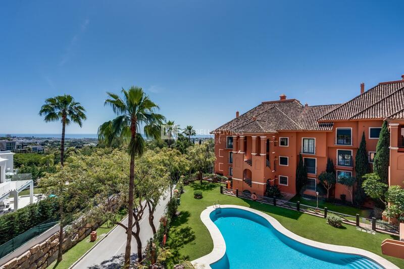 Apartamento en venta en Benahavis, Málaga