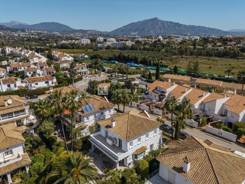 4 Cuarto Villa en venta