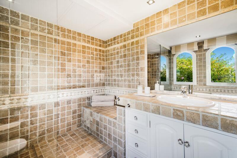 6 bedroom Villa for sale