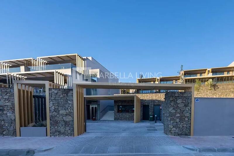 4 bedroom Townhouse for sale