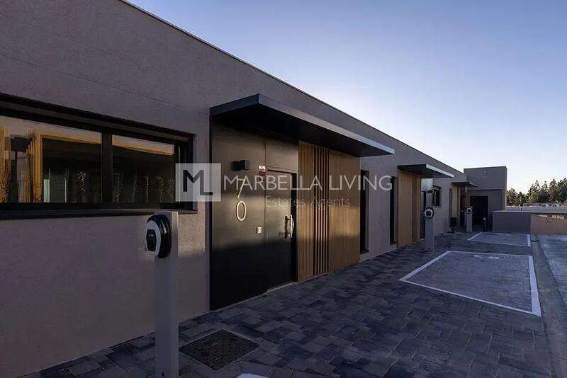 4 bedroom Townhouse for sale