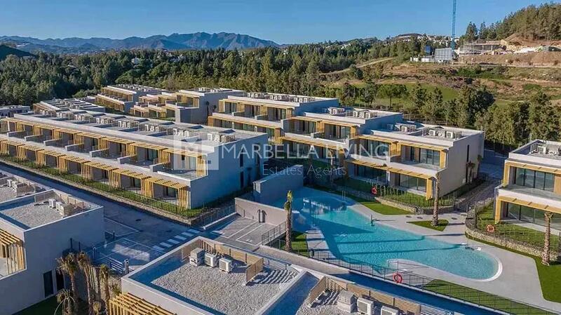 4 bedroom Townhouse for sale